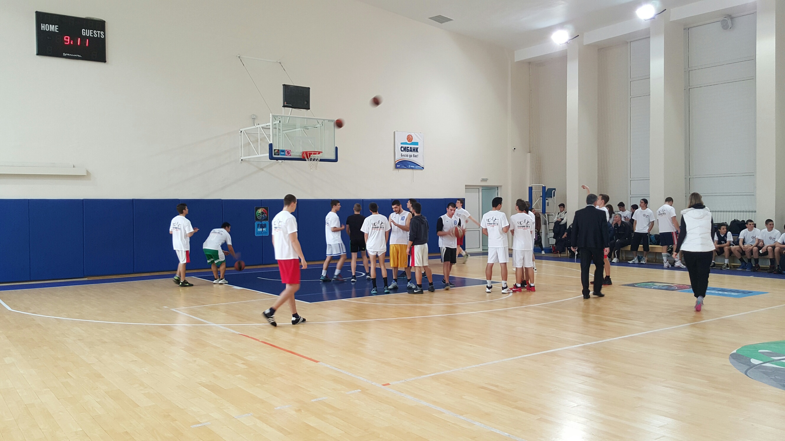 Отборите на Първа ЕГ юноши и девойки са новите шампиони между 11-12 клас в турнира за Купата на Рект