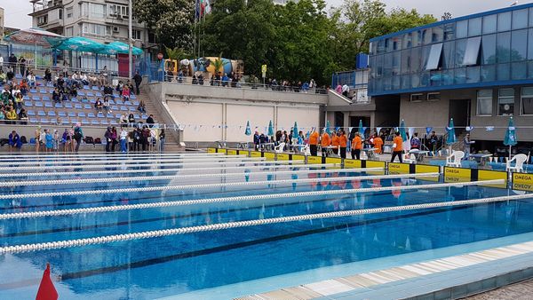 Рекорден брой участници се включиха в традиционния общински ученически турнир по плуване по случай 1 юни